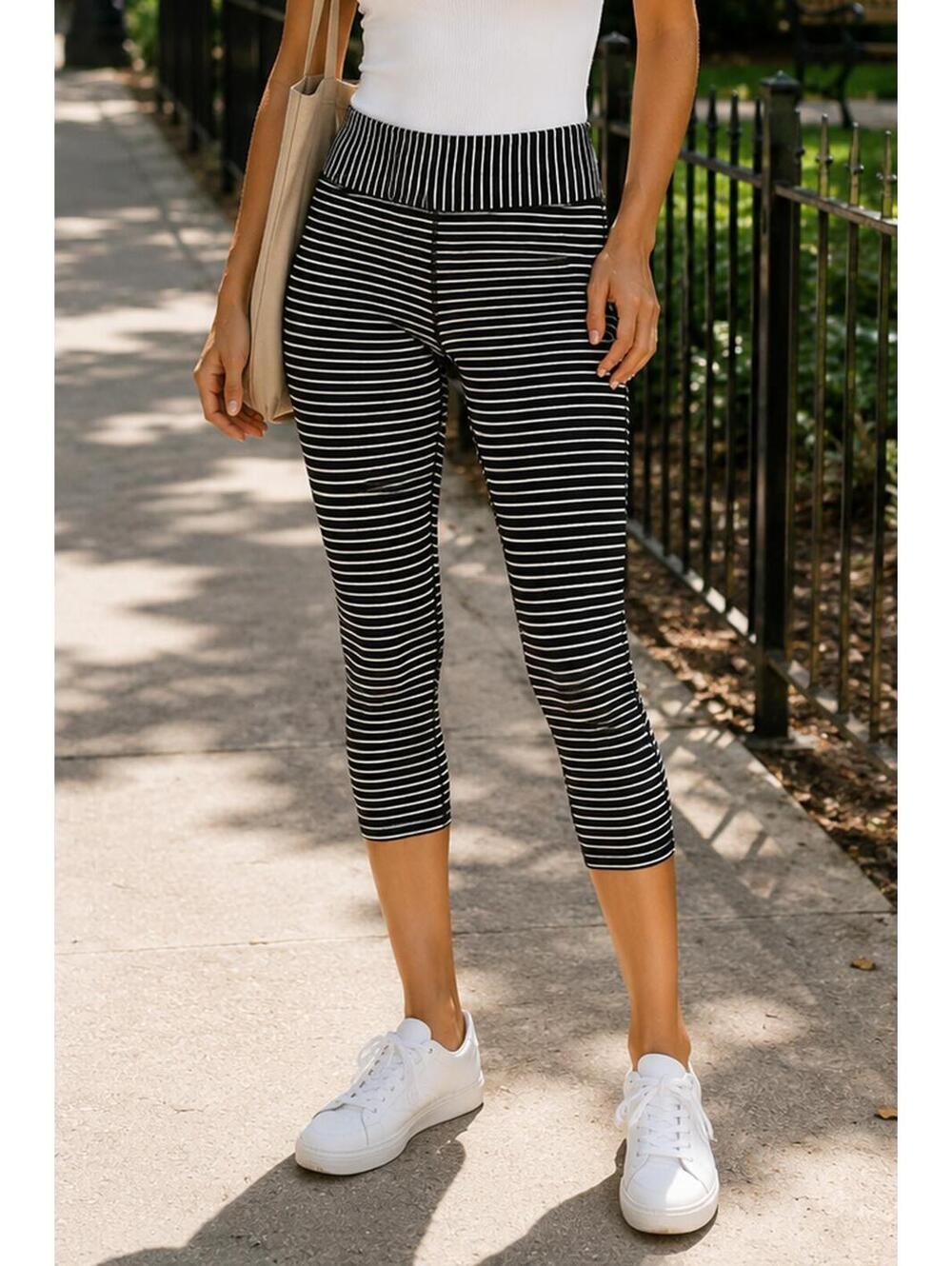 Lululemon Wunder Under Striped Black and White Tights Womens 8‎ Mid Rise